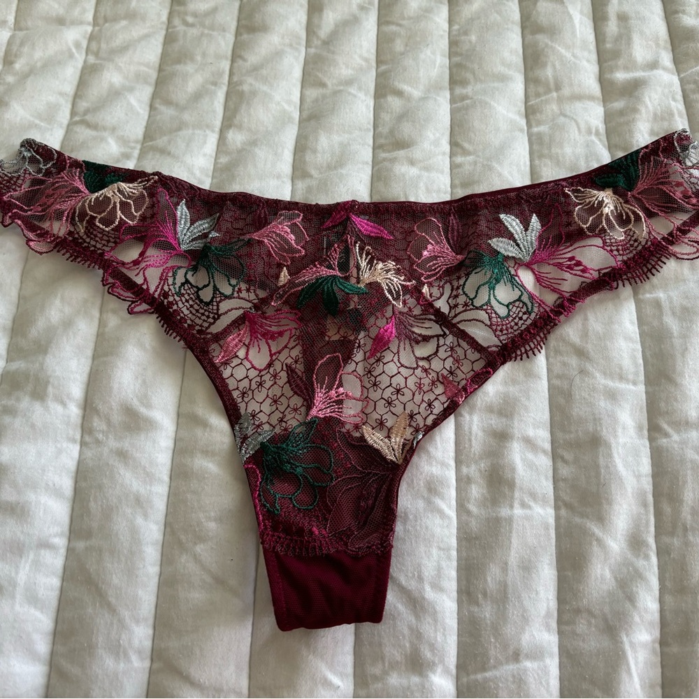 Victoria’s Secret very sexy lace thong